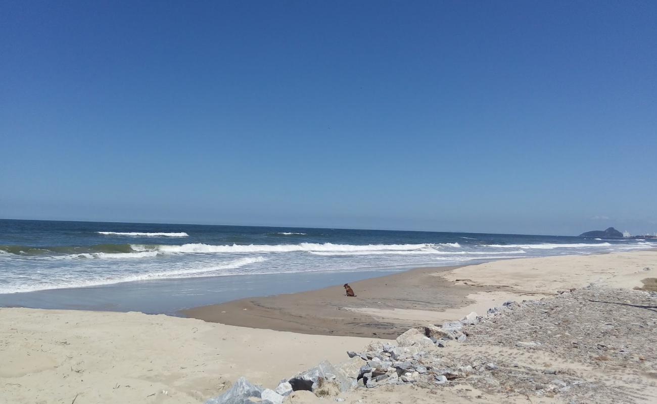 Foto de Playa de Matinhos con brillante arena fina superficie