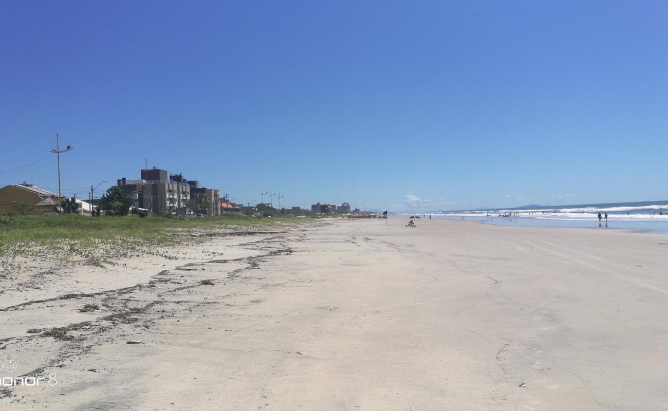 Foto de Playa Balneario Solymar con brillante arena fina superficie