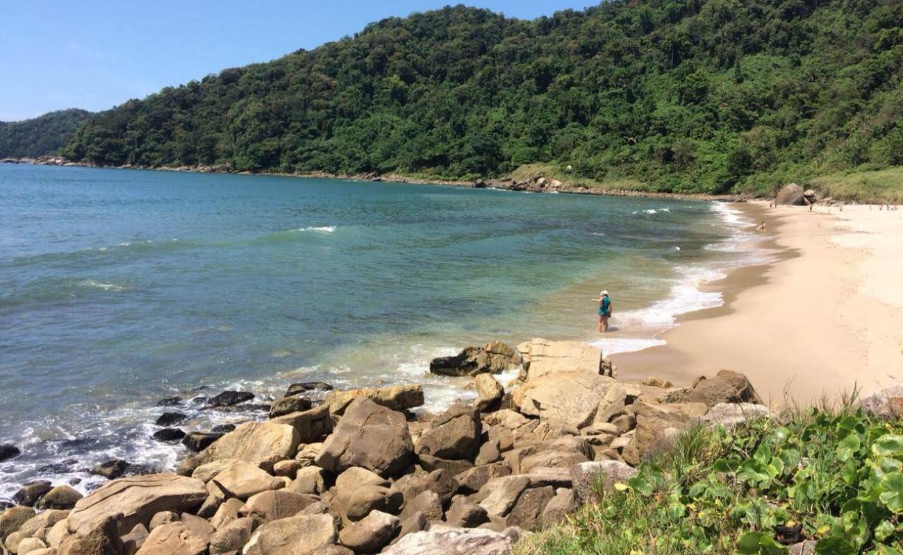 Foto de Playa Itaquitanduva con arena brillante superficie