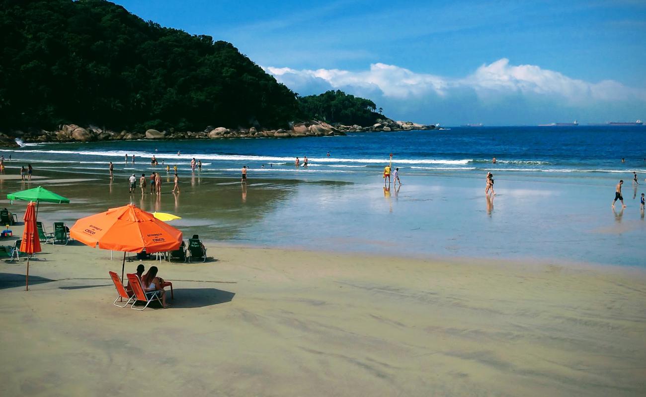 Foto de Playa Guaiuba con brillante arena fina superficie