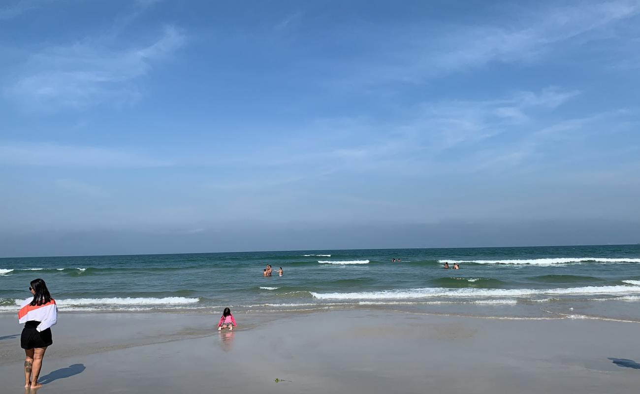 Foto de Playa Enseada con brillante arena fina superficie