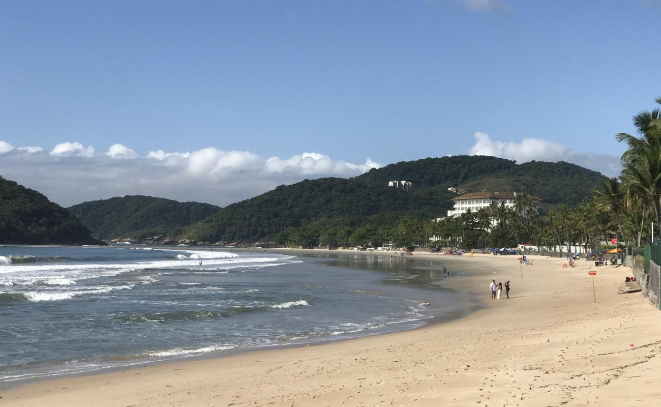 Foto de Playa de Pernambuco con brillante arena fina superficie