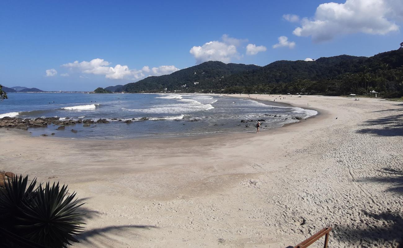 Foto de Playa de Sao Pedro con arena brillante superficie