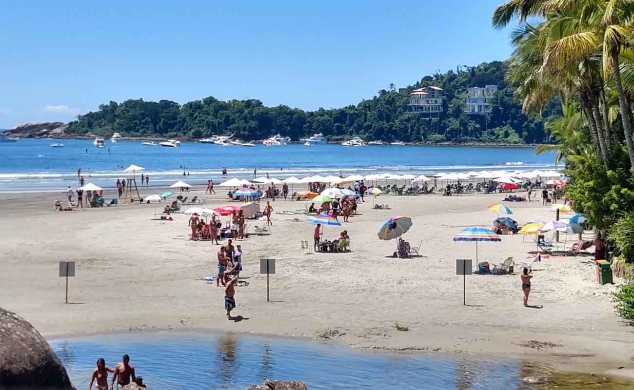 Foto de Playa de Iporanga con brillante arena fina superficie