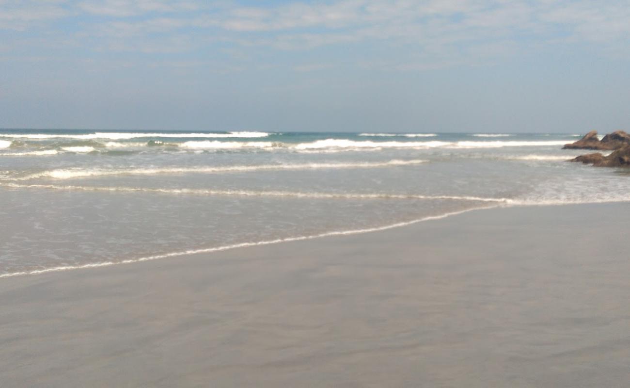 Foto de Playa de Itagua con brillante arena fina superficie