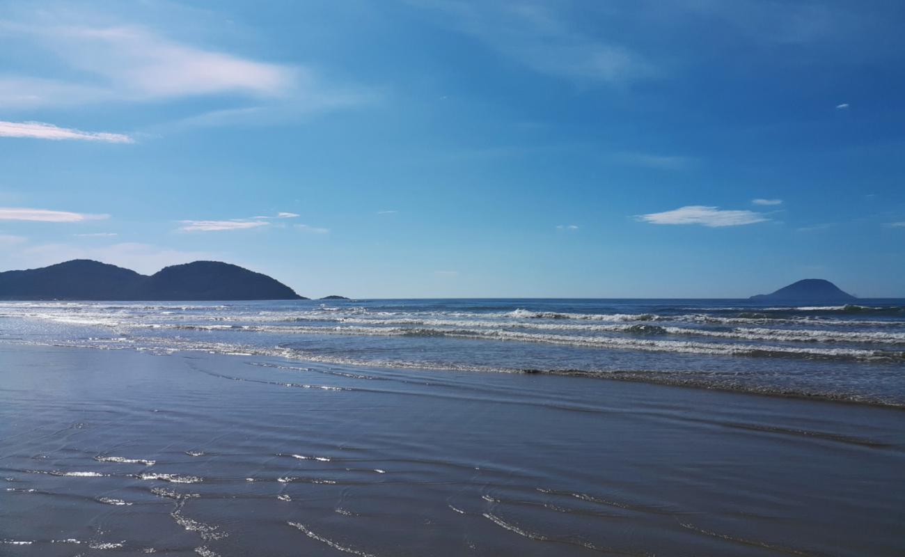 Foto de Playa de Boraceia con brillante arena fina superficie