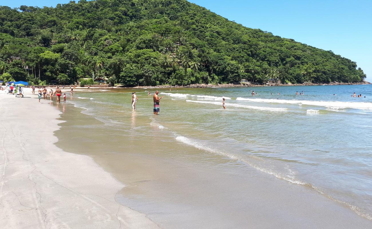 Foto de Playa de Barra do Sahy con brillante arena fina superficie