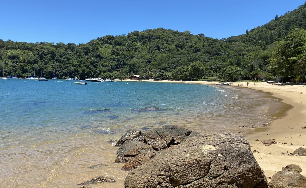 Foto de Praia do Flamengo con brillante arena fina superficie