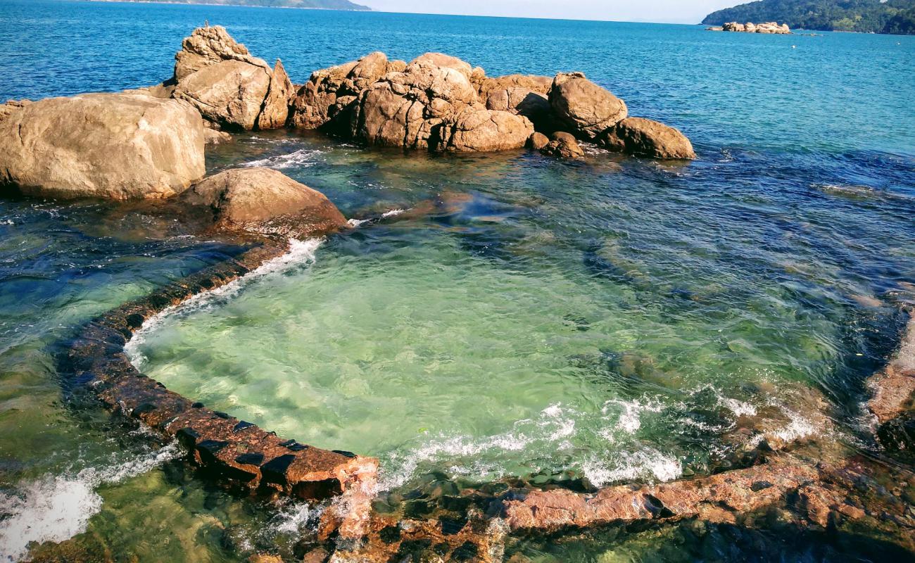 Foto de Piscina Natural de Santa Rita con arena brillante y rocas superficie