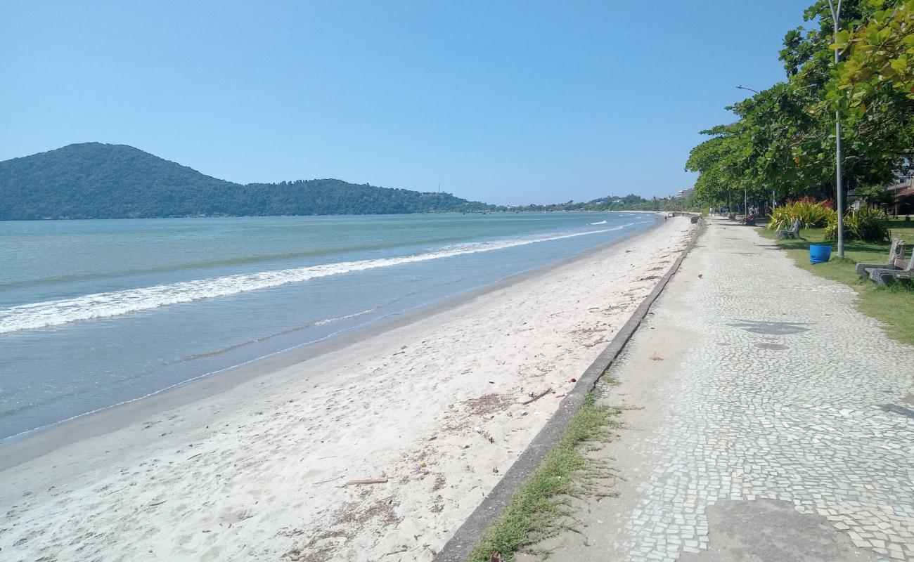 Foto de Praia do Itaguá con arena brillante superficie