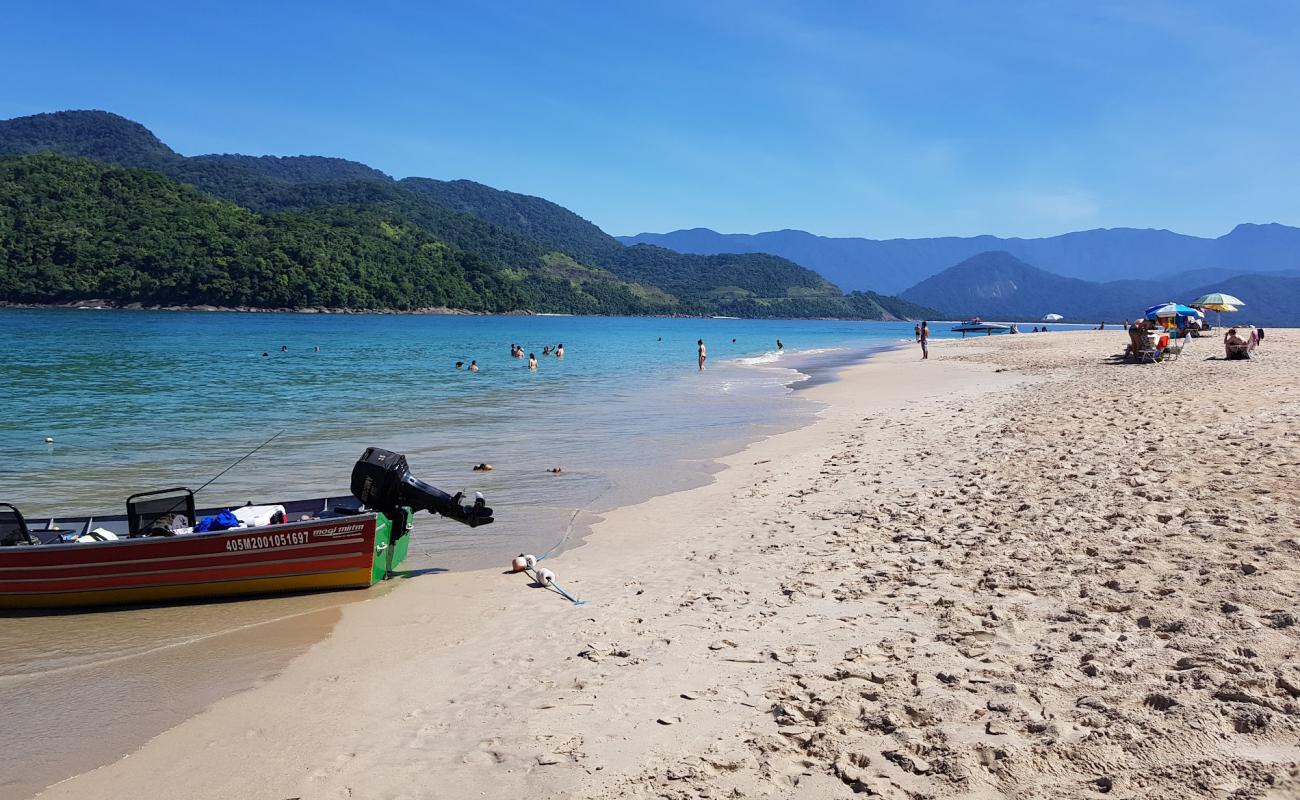 Foto de Praia da Ilha do Prumirim con arena brillante superficie