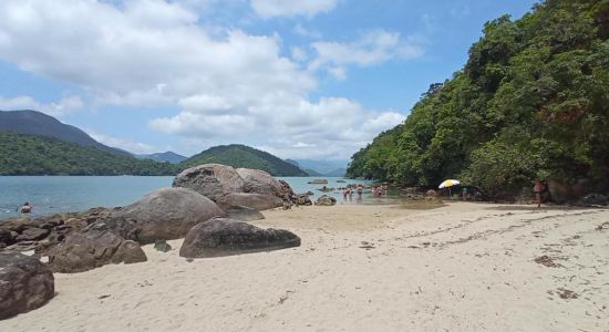 Pequeña playa de la isla de Cutia