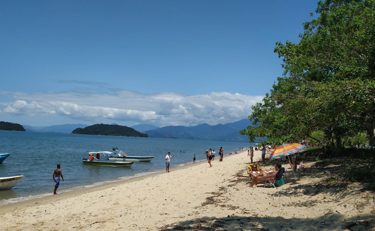 Foto de Playa Pitangas con brillante arena fina superficie