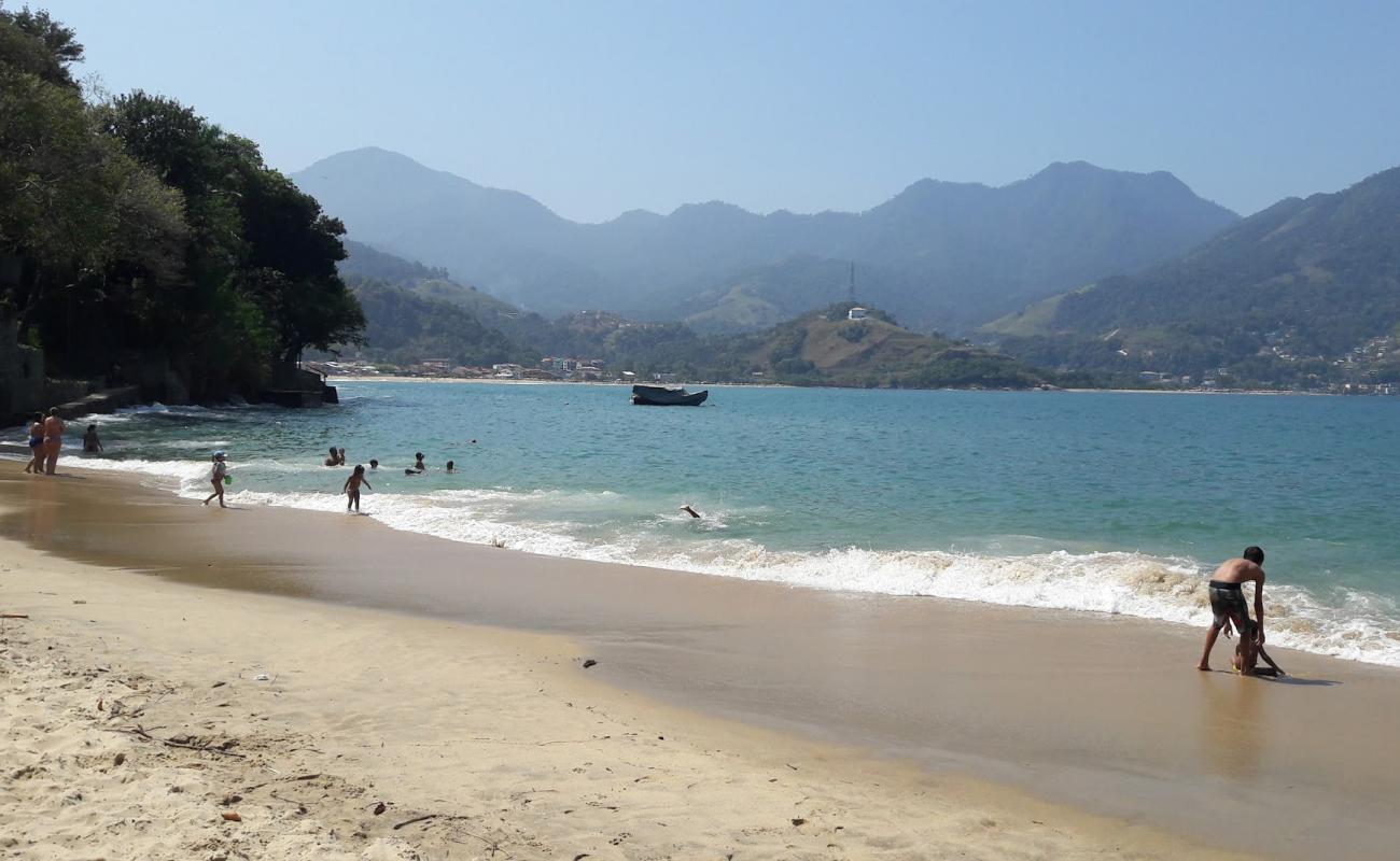 Foto de Playa de Caetes con brillante arena fina superficie