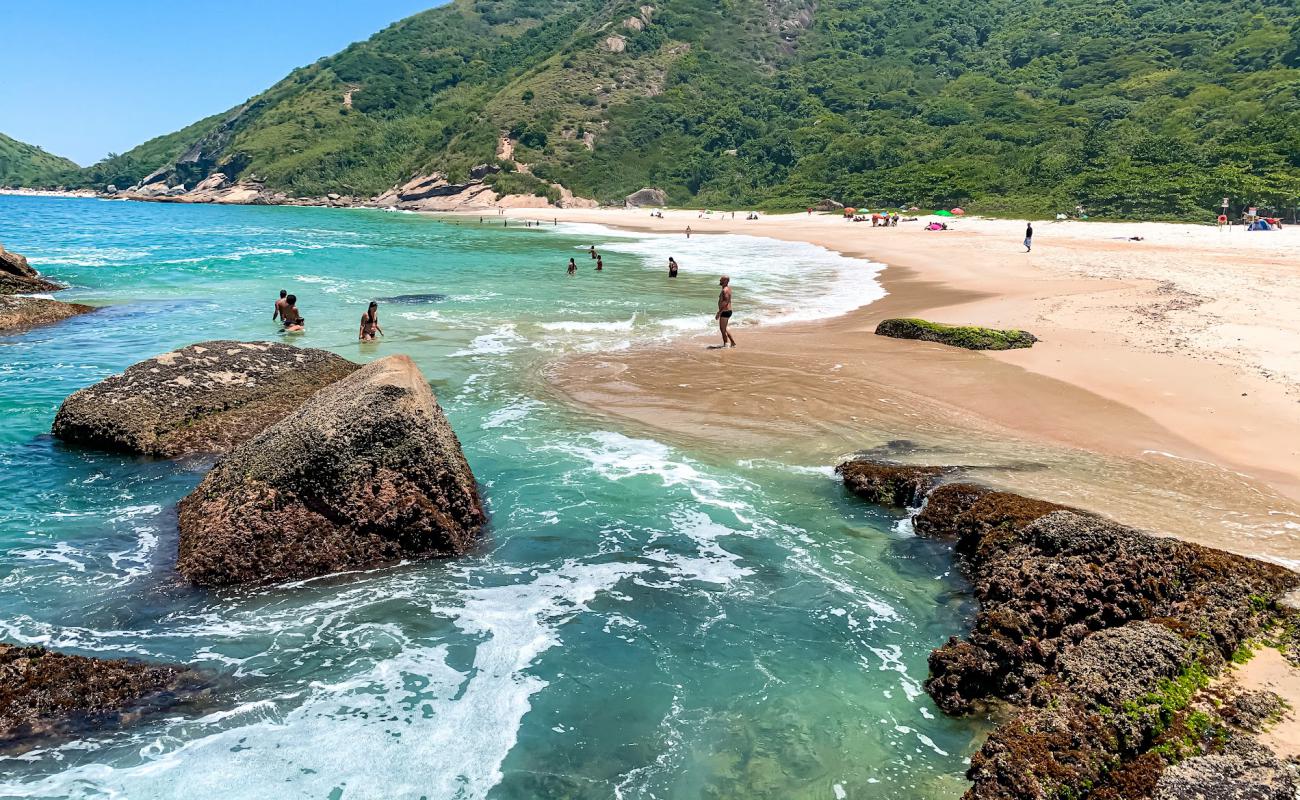 Foto de Playa Meio con brillante arena fina superficie