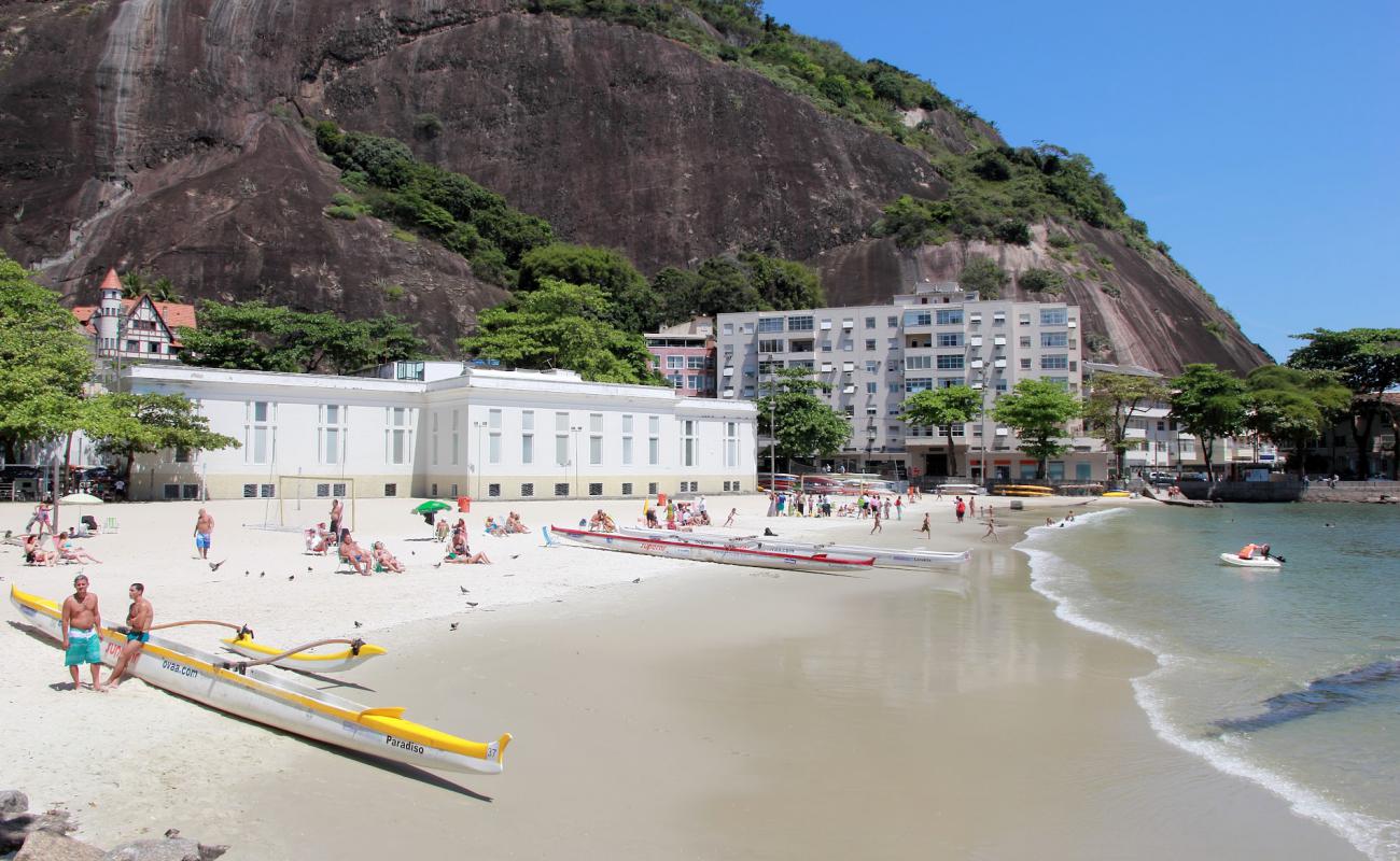 Foto de Praia da Urca con brillante arena fina superficie