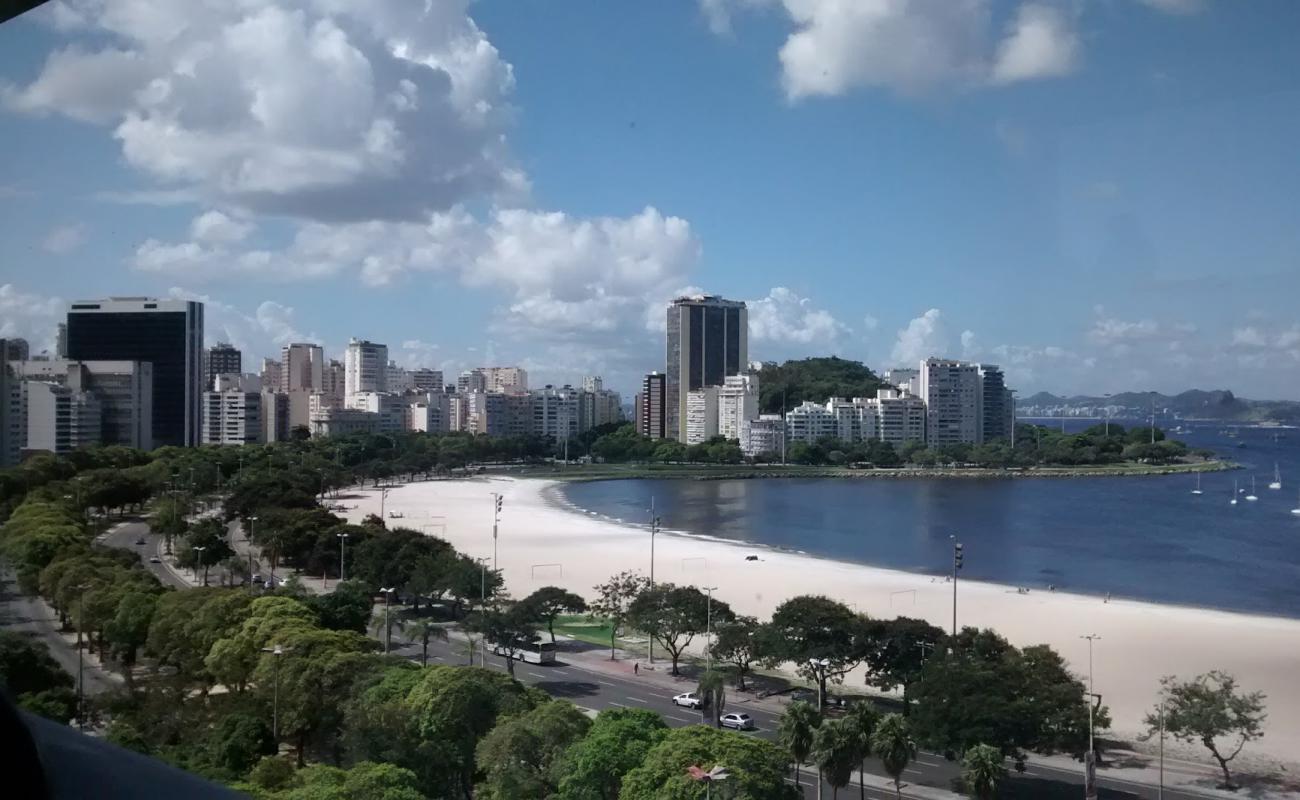 Foto de Praia de Botafogo con brillante arena fina superficie