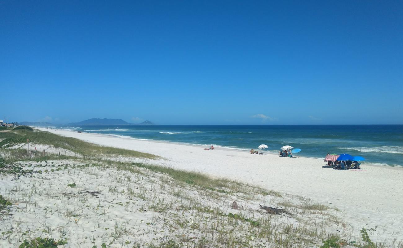 Foto de Praia Grande de Figueira con arena fina blanca superficie