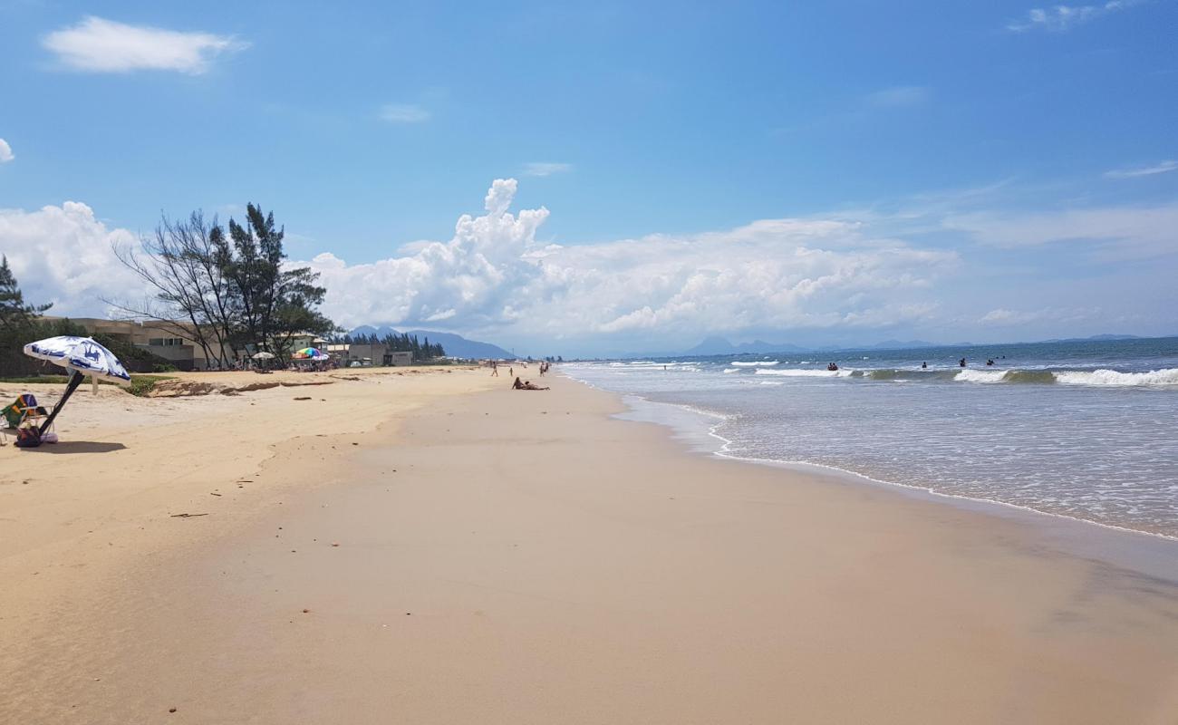 Foto de Praia do Unamar con brillante arena fina superficie