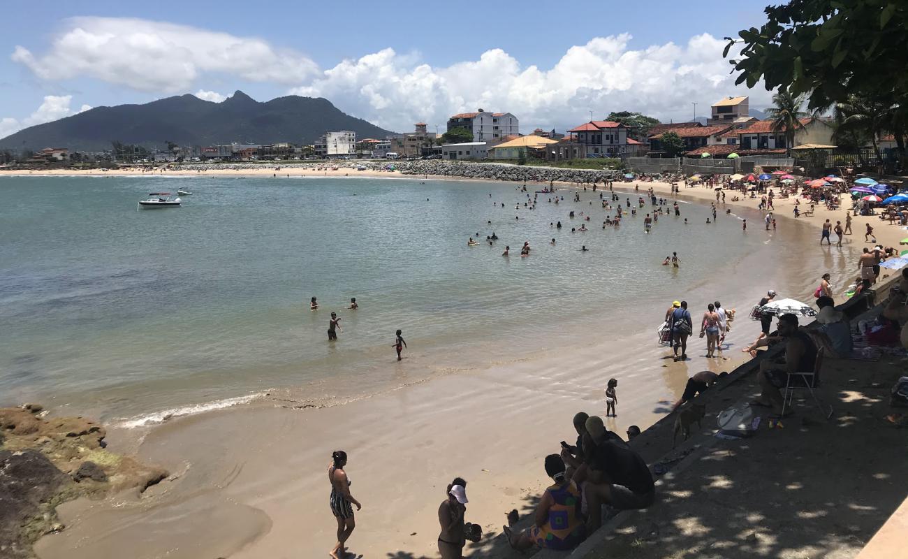 Foto de Praia da Tartaruga con arena brillante superficie