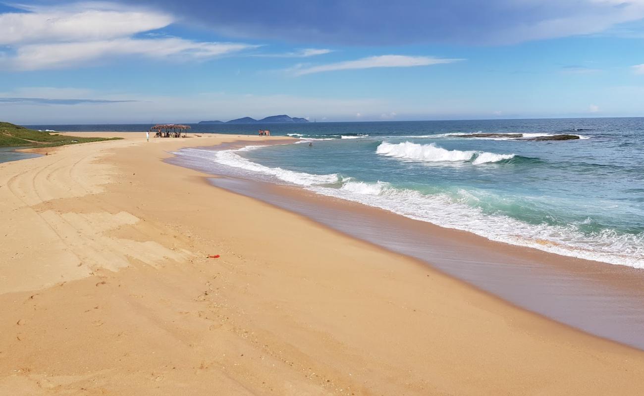 Foto de Playa de Pedrinhas con arena brillante superficie