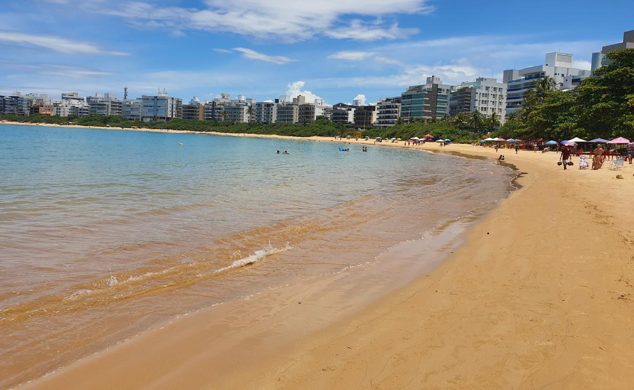 Foto de Playa de Peracanga con arena brillante superficie