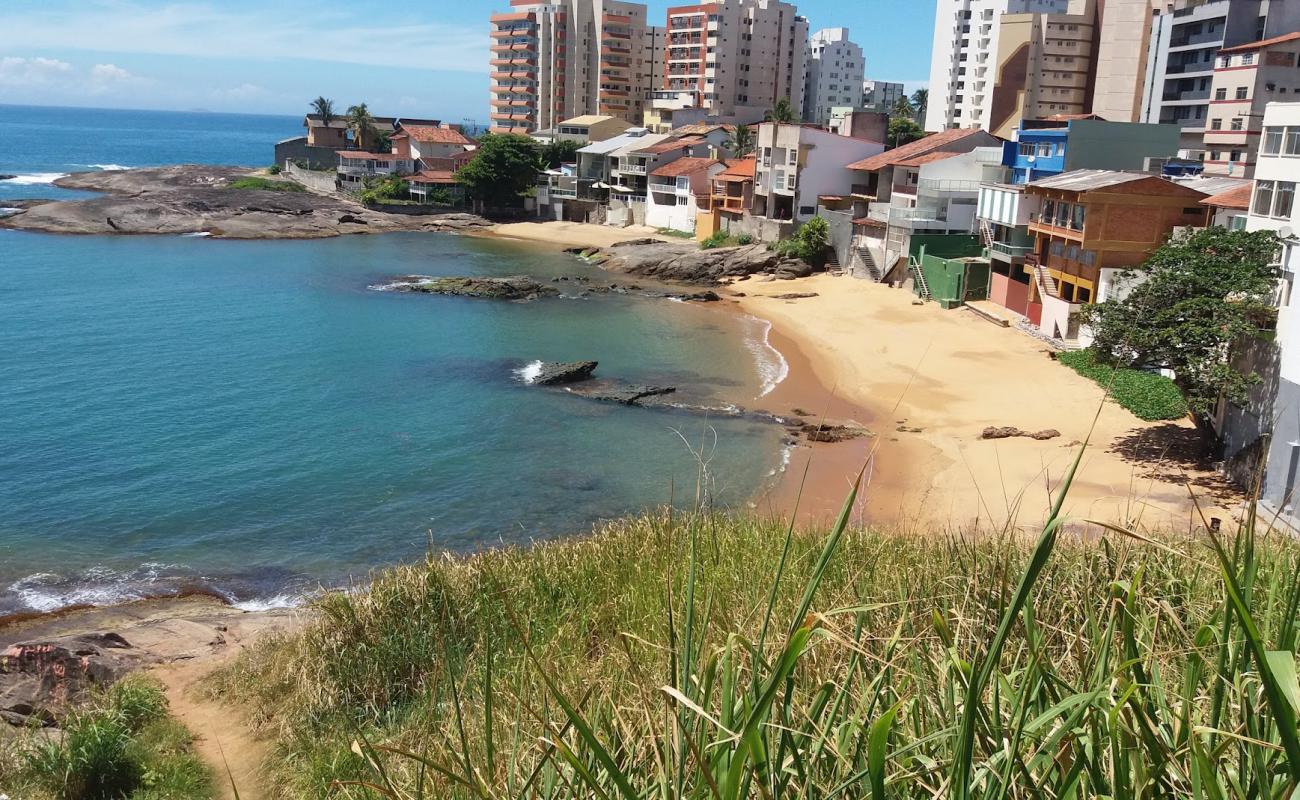 Foto de Playa de la Fuente con arena brillante superficie