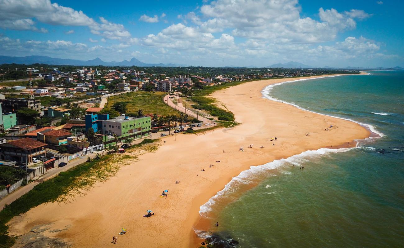 Foto de Playa Ponta da Fruta con arena brillante superficie