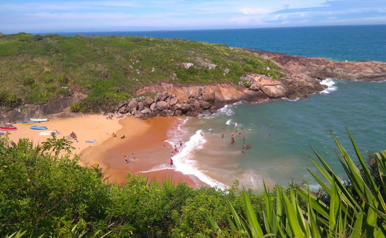 Foto de Playa de la Concha con brillante arena fina superficie