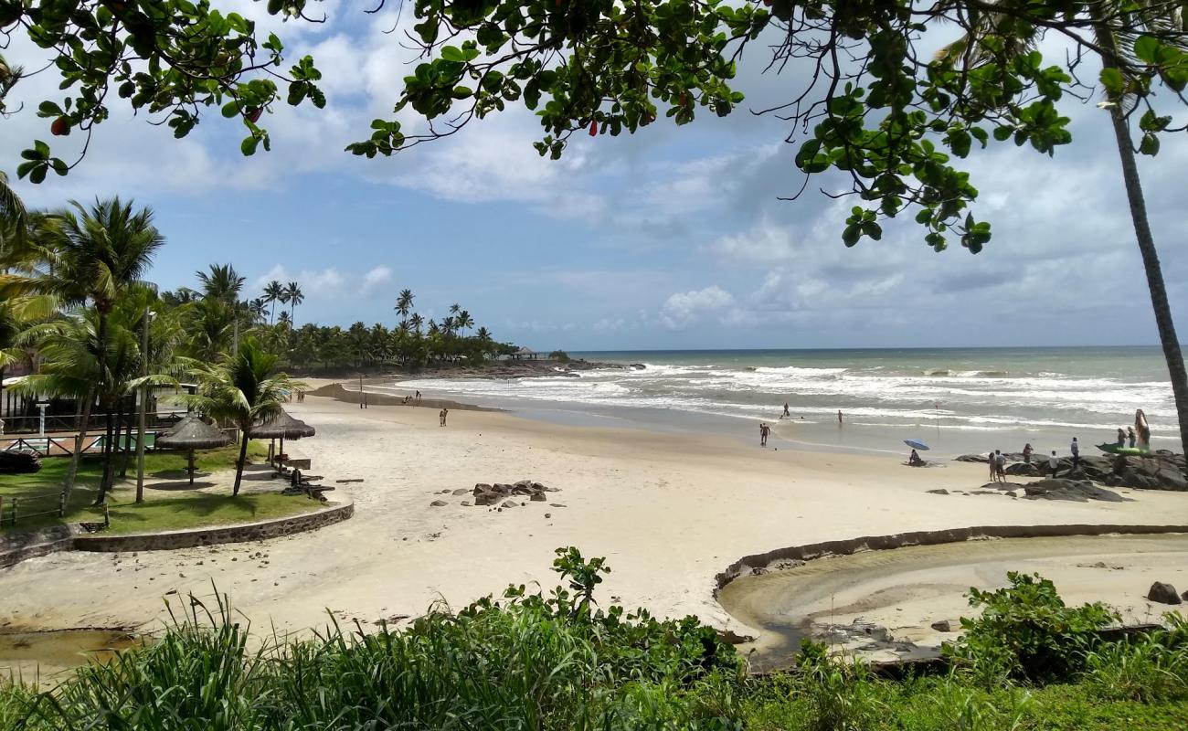 Foto de Praia Batuba con brillante arena fina superficie