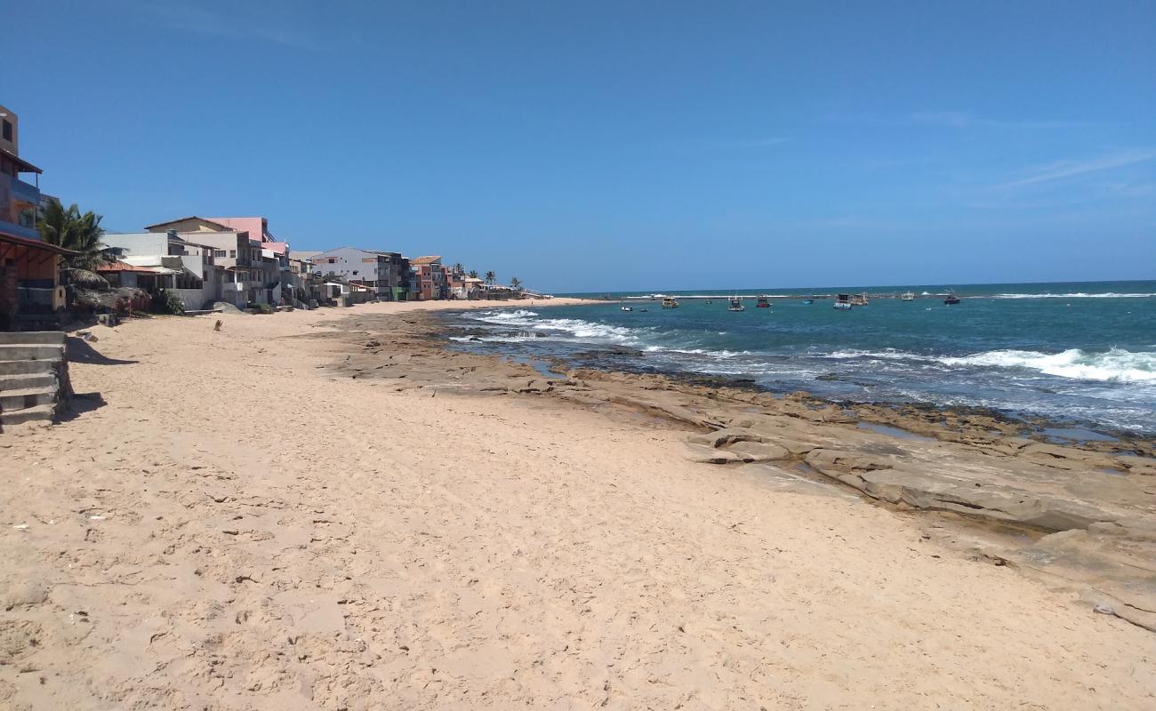 Foto de Praia de Arembepe con arena brillante superficie