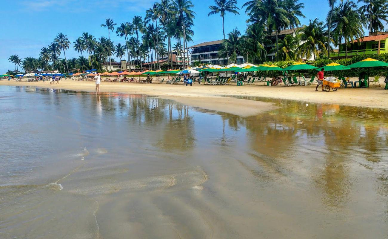 Foto de Playa de Porto de Galinhas con arena brillante superficie