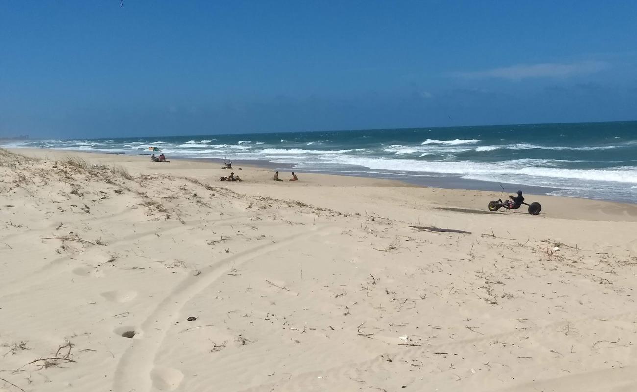 Foto de Playa de Sabiaguaba con arena brillante superficie