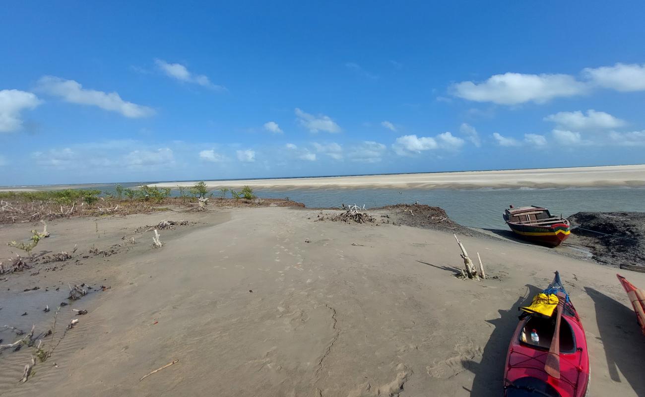 Foto de Praia do Pucal con arena brillante superficie