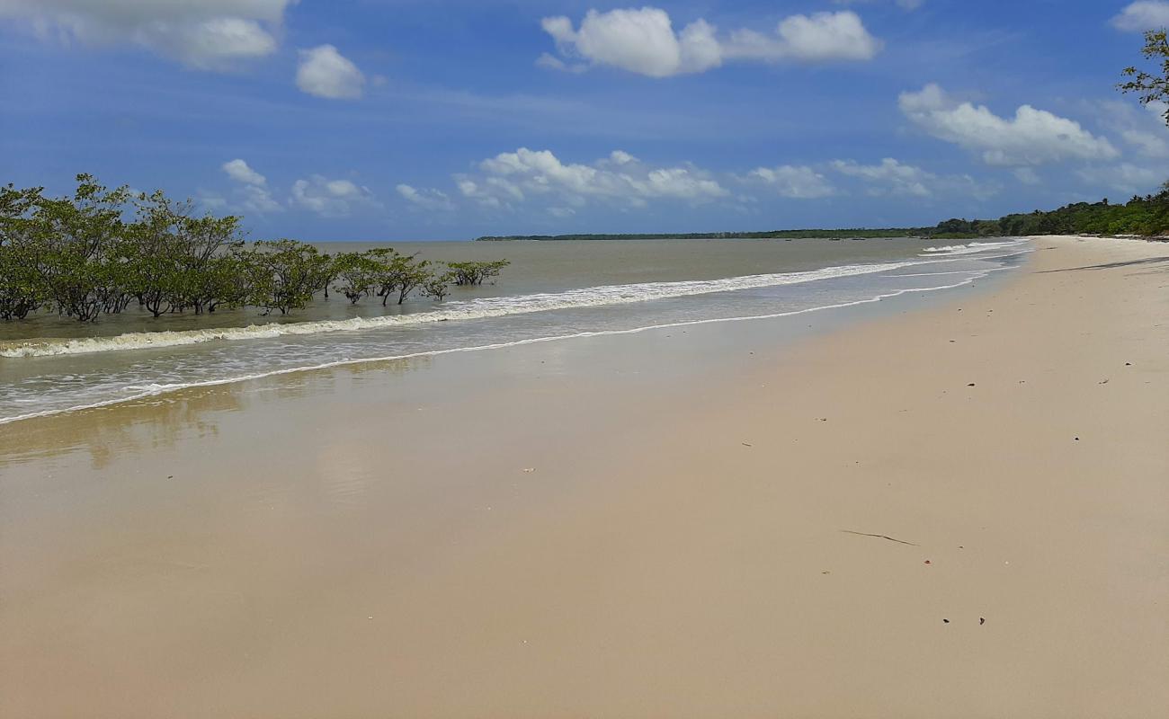 Foto de Praia da Vila do Penha con arena brillante superficie