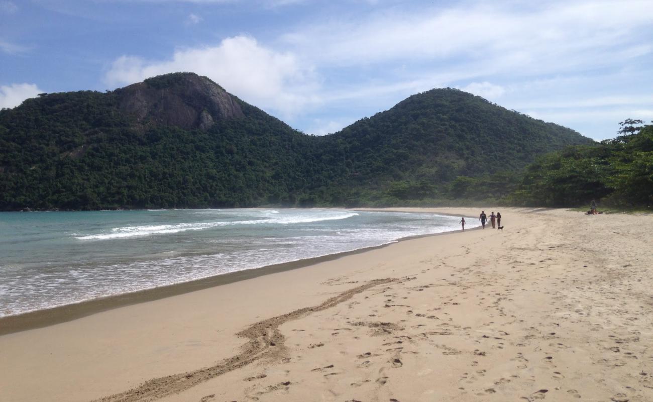 Foto de Praia de Dois Rios con brillante arena fina superficie