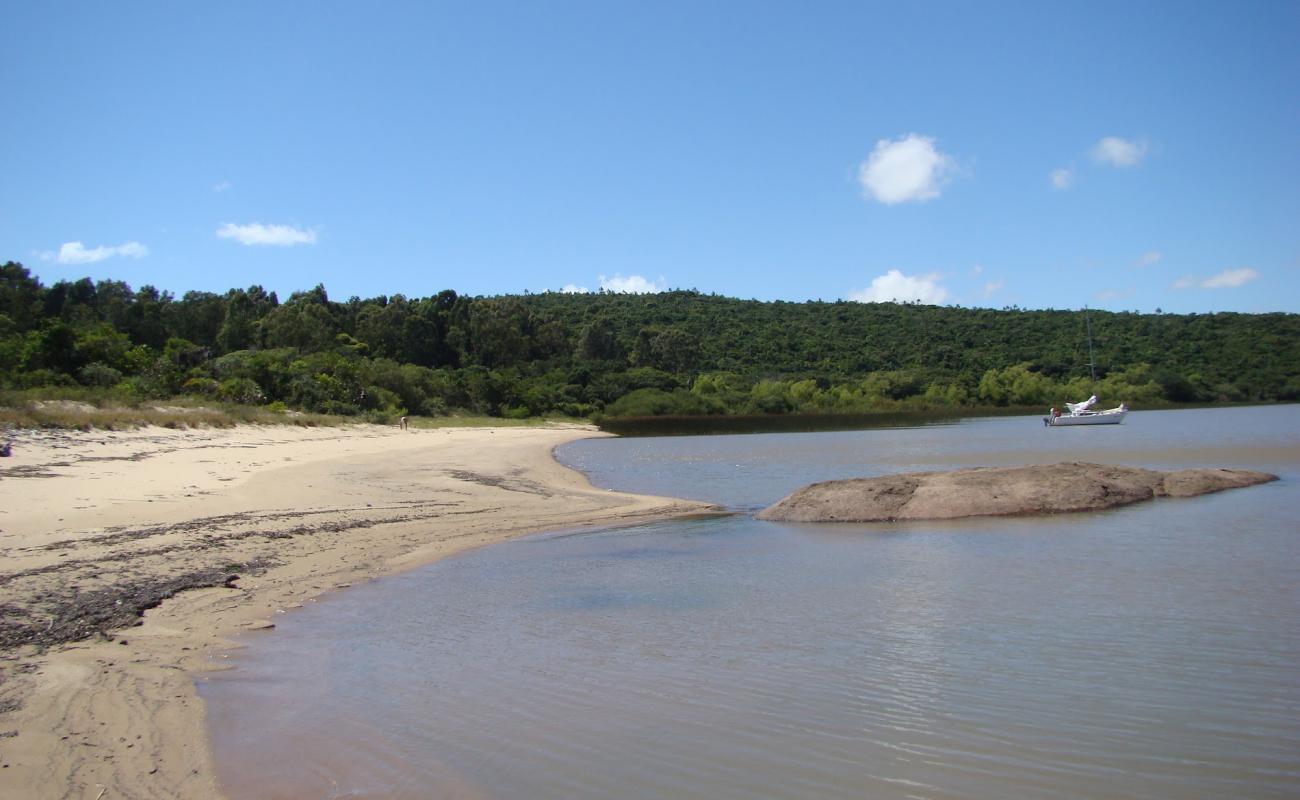 Foto de Praia do Pimenta con arena brillante superficie