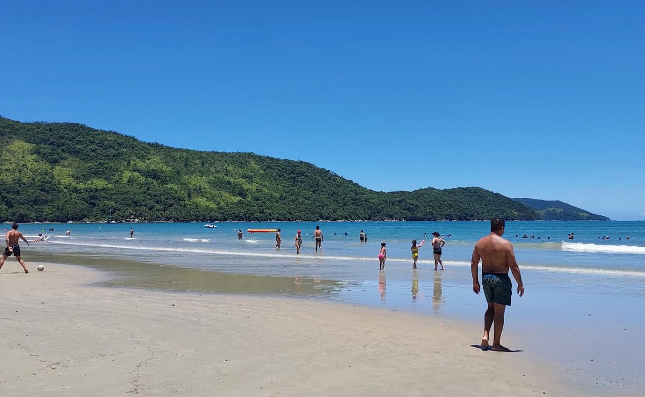 Foto de Playa Enseada con brillante arena fina superficie