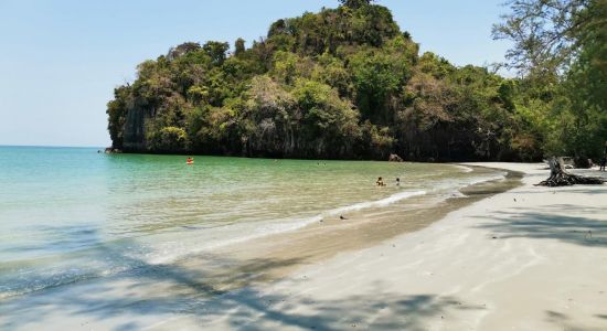 Yong Ling Beach