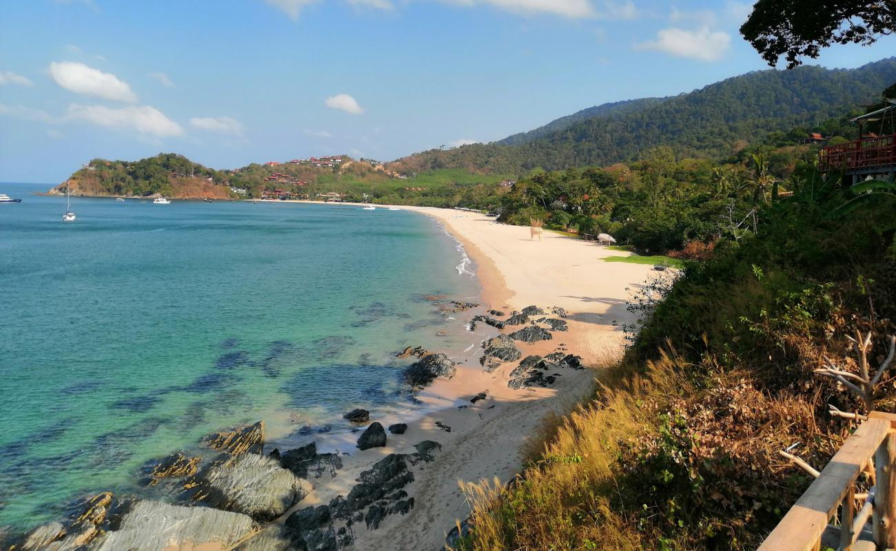 Foto de Bakantiang Beach con arena brillante superficie