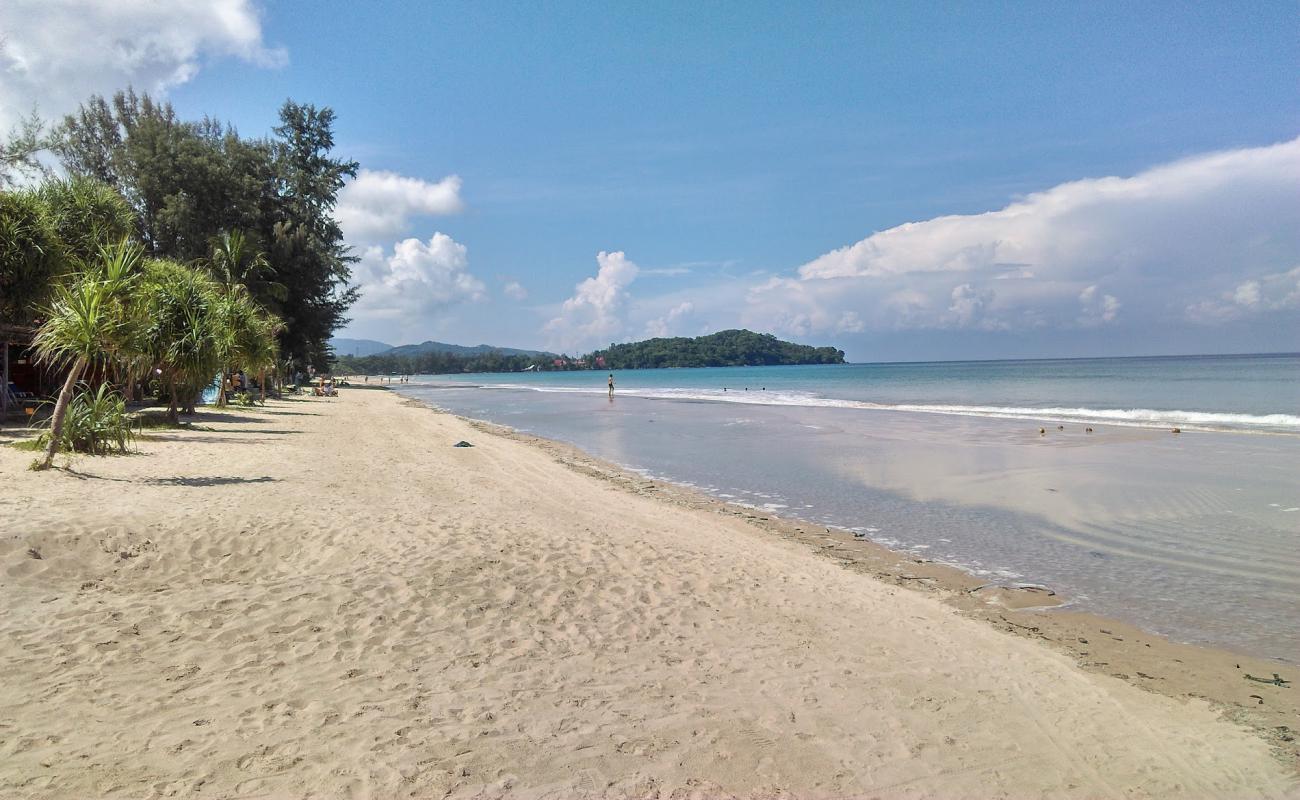 Foto de Playa Laem Kho Kwang con arena brillante superficie