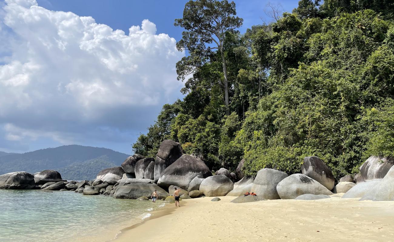 Foto de Playa Secreta III de Koh Adang con brillante arena fina superficie