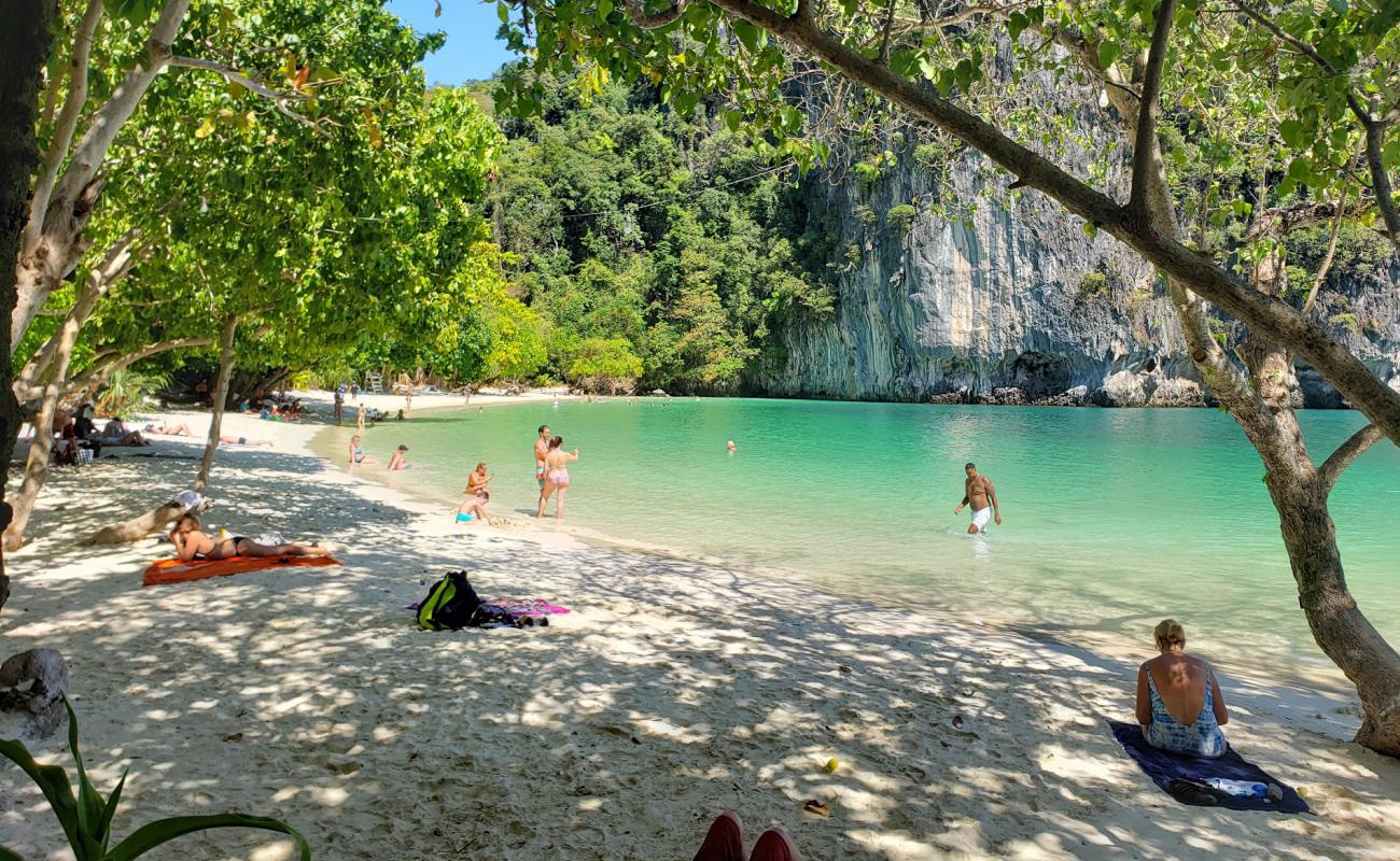 Foto de Playa de Koh Hong con arena fina blanca superficie