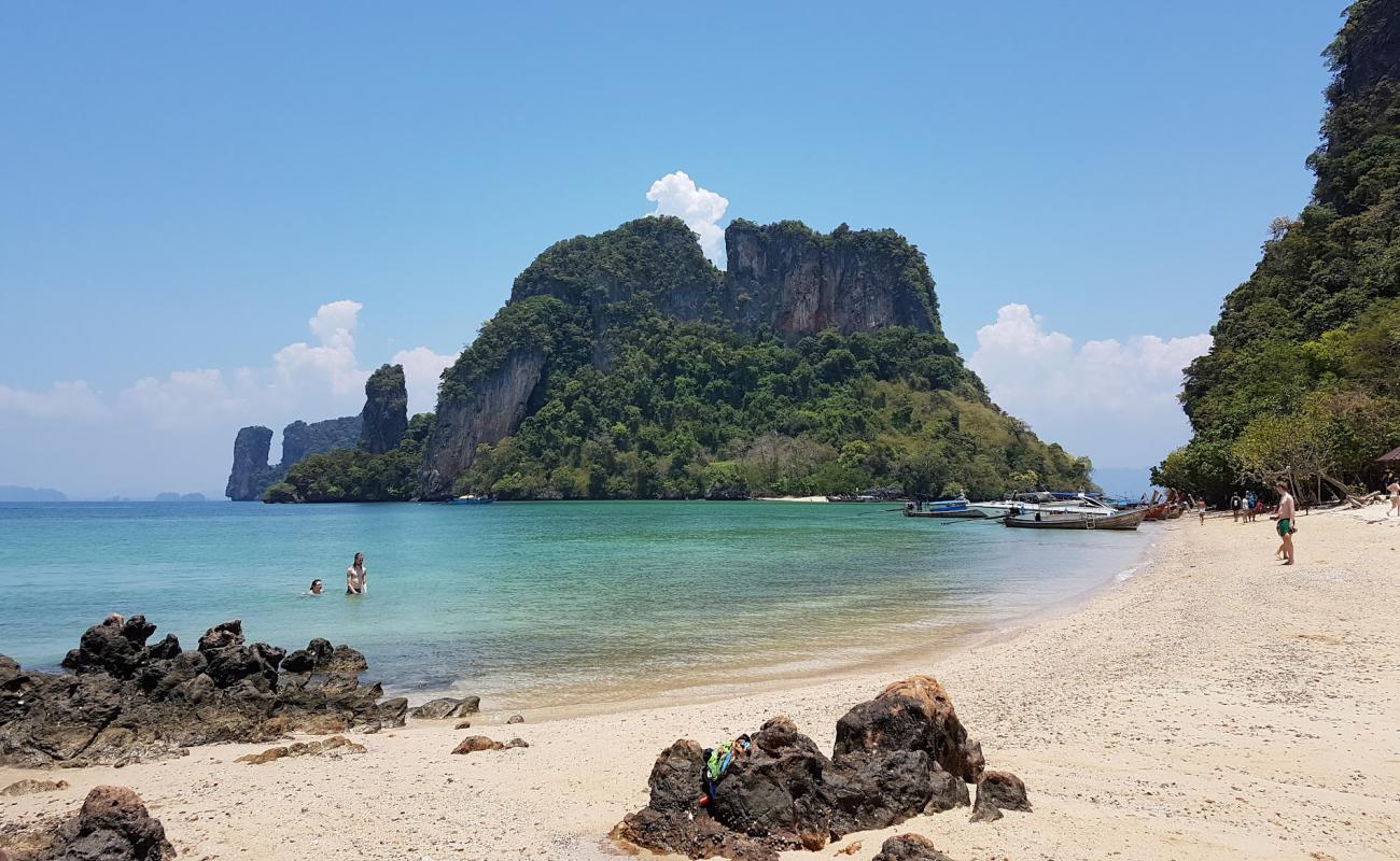 Foto de Koh Phak Bia Beach con arena fina y guijarros superficie