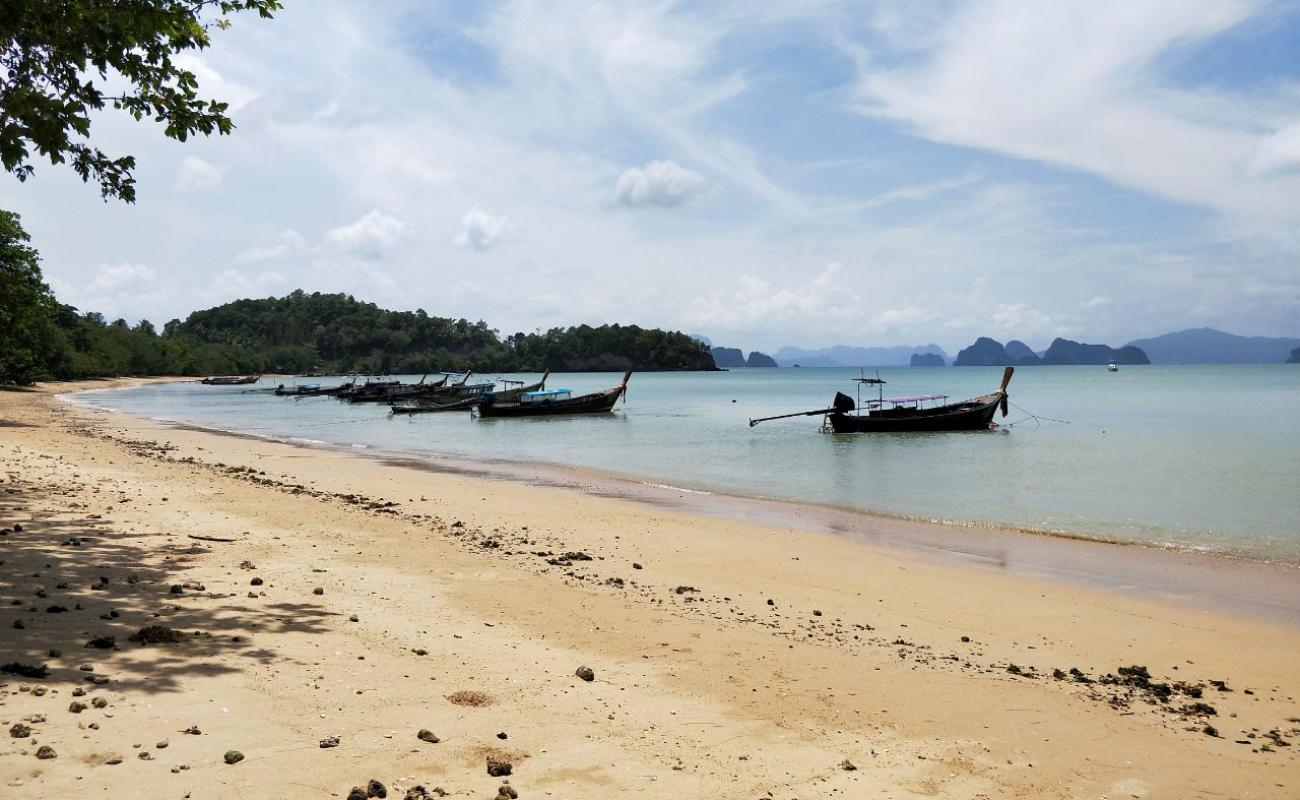 Foto de Koh Yao Beach con arena brillante superficie