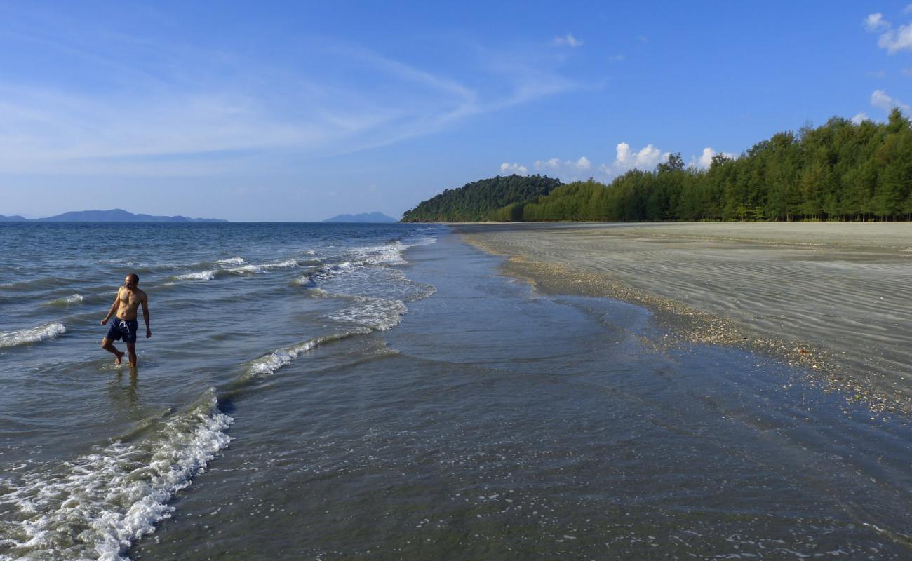 Foto de Bang Ben Beach con arena brillante superficie