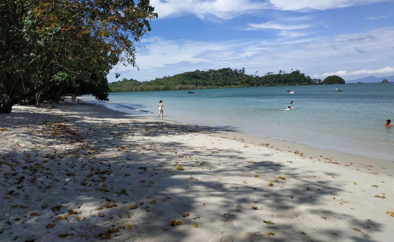 Foto de Hintalu Beach con brillante arena fina superficie