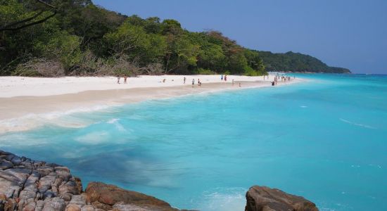 Playa de la Isla Tachai