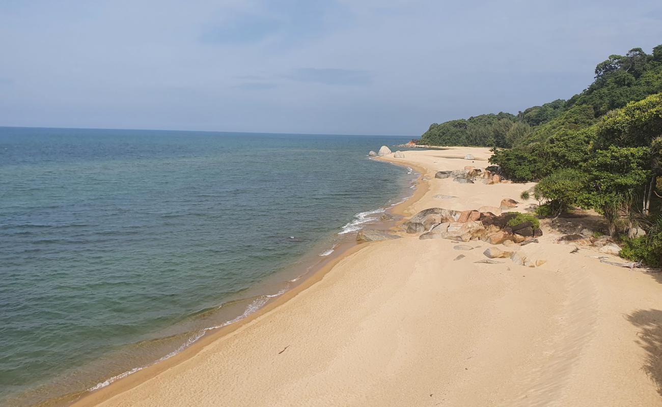 Foto de Ao Manao Beach con arena brillante superficie