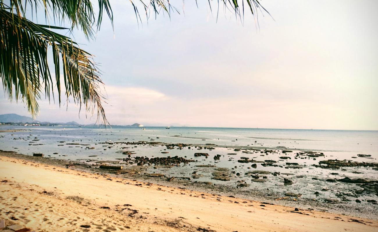 Foto de Bang Makham Beach con arena brillante superficie